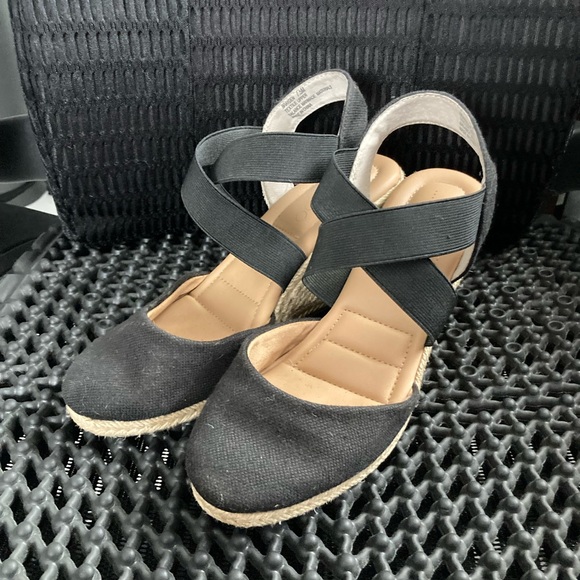 me too Shoes - Me Too Wedge Sandals
